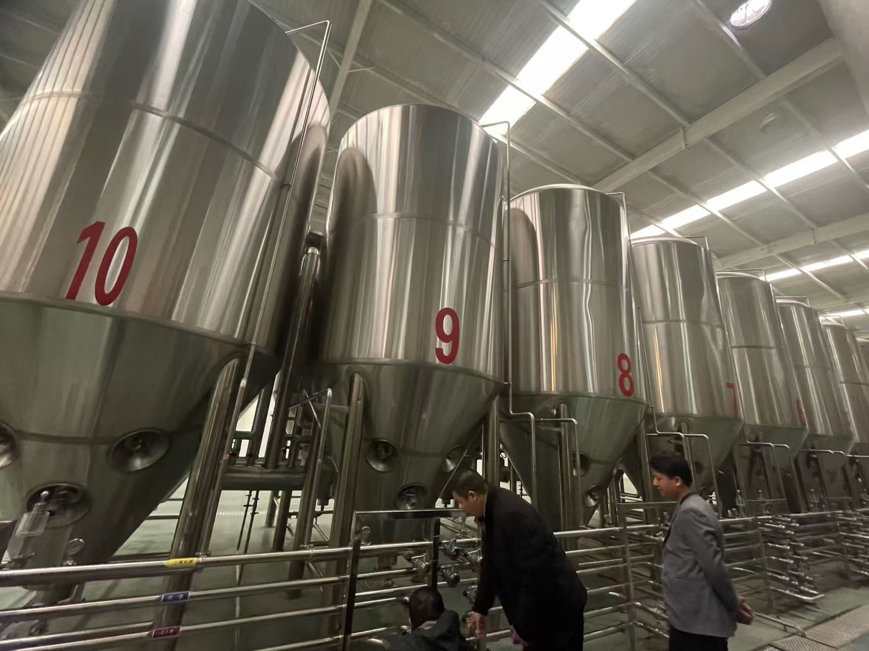 新晃精酿啤酒设备厂—平面布置、设备设计、制造、调试、培训等一条龙服务